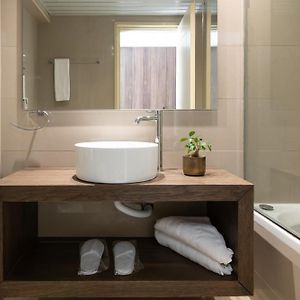 Deluxe One Bedroom Suite Sharing Pool